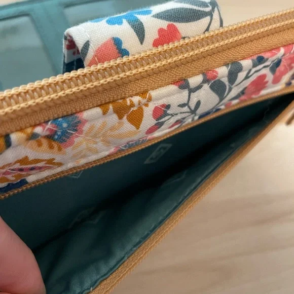 EUC - Vera Bradley Turnlock Wallet in Enchanted Mandala - Picture 5 of 12